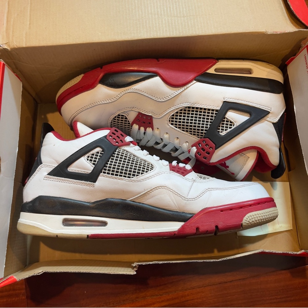 Air Jordan 4 Retro 'Fire Red' - Picture 2 of 6